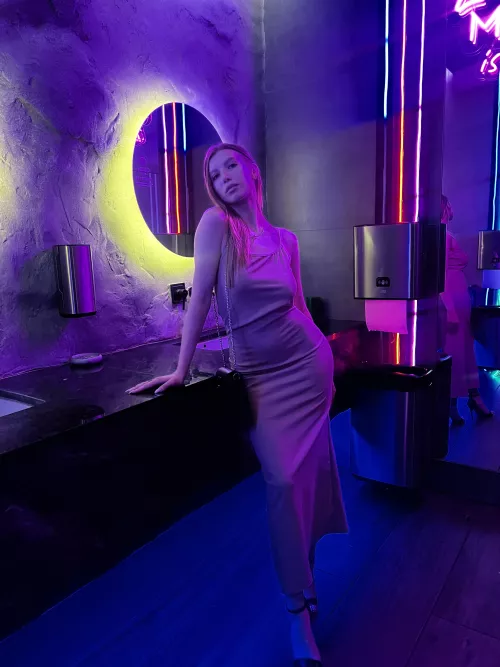 (F) Evening walk by Babinhoe