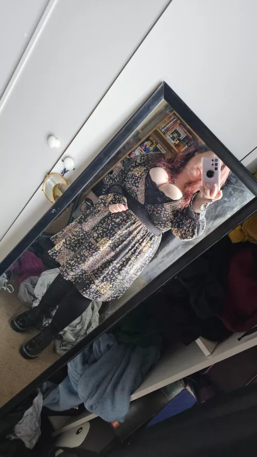 Feeling myself in this outfit! by Hollow_Insanity