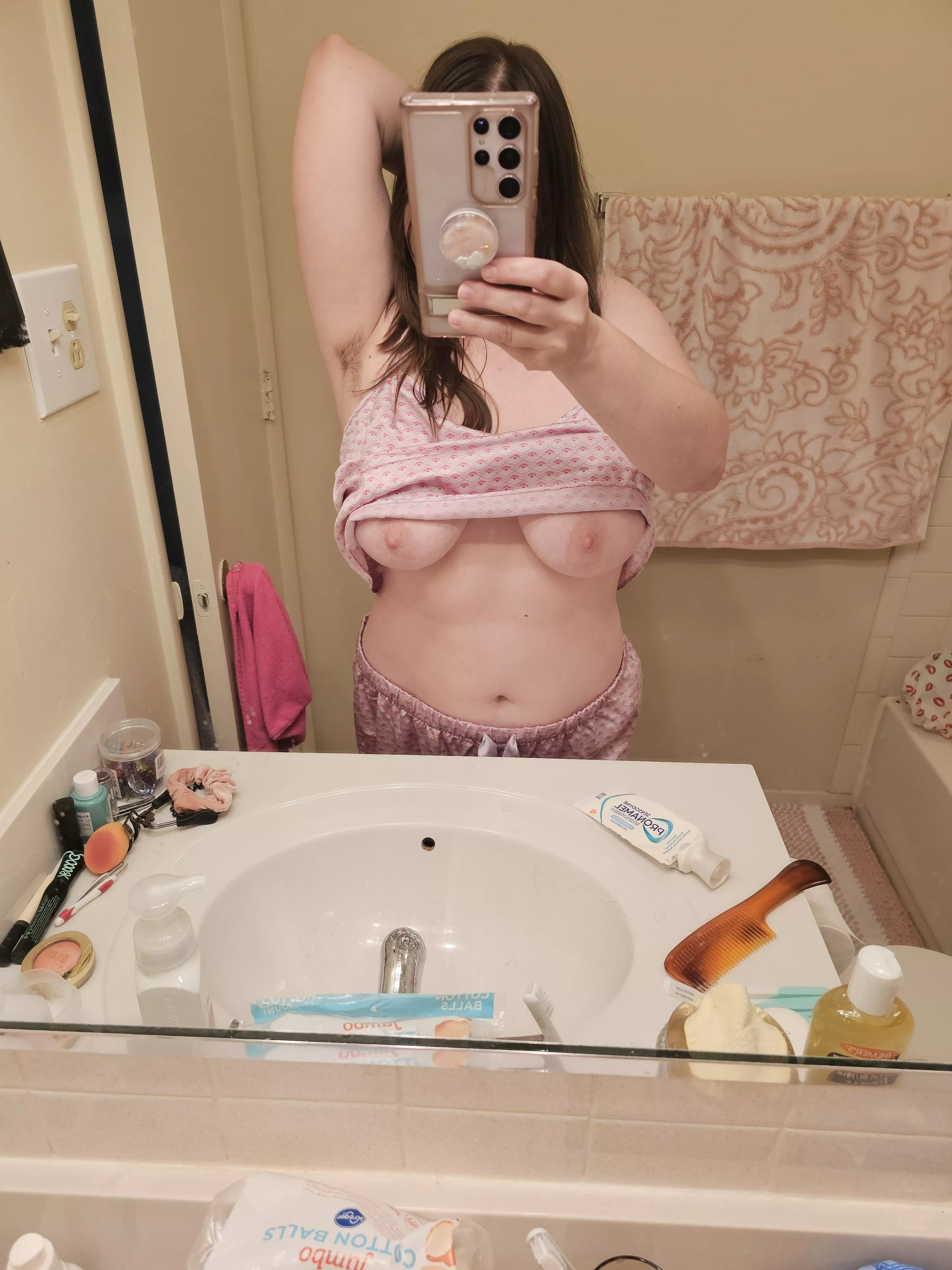 Hairy pits with morning musk posted by yourbakedbabe