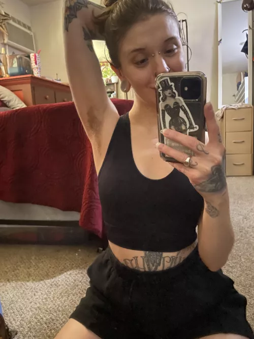 I wonder if the guys at the gym notice my armpit hair  by divinelacey