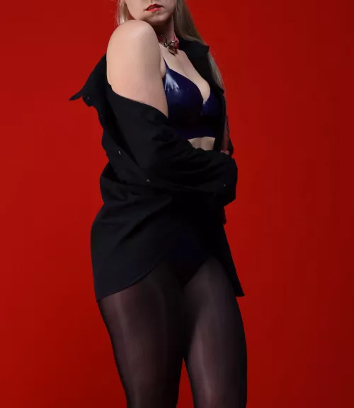 Love a little peek. by yourboundwife