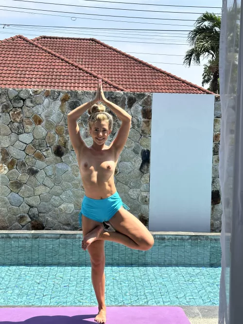 My genetics gave me the perfect slim thick body by AdelBaby