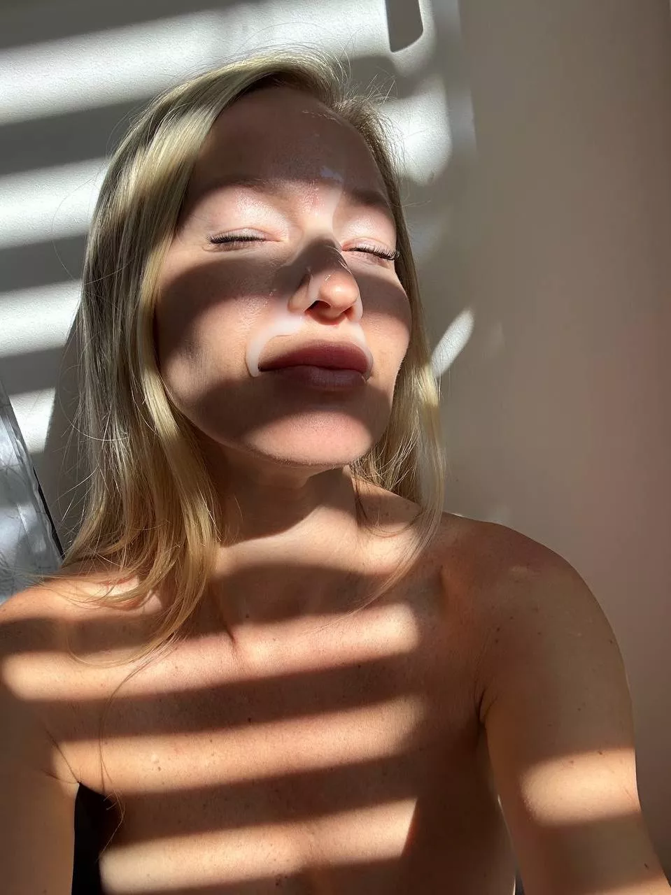 My wonderful morning with a mask on my face lol posted by _LUNA_angel