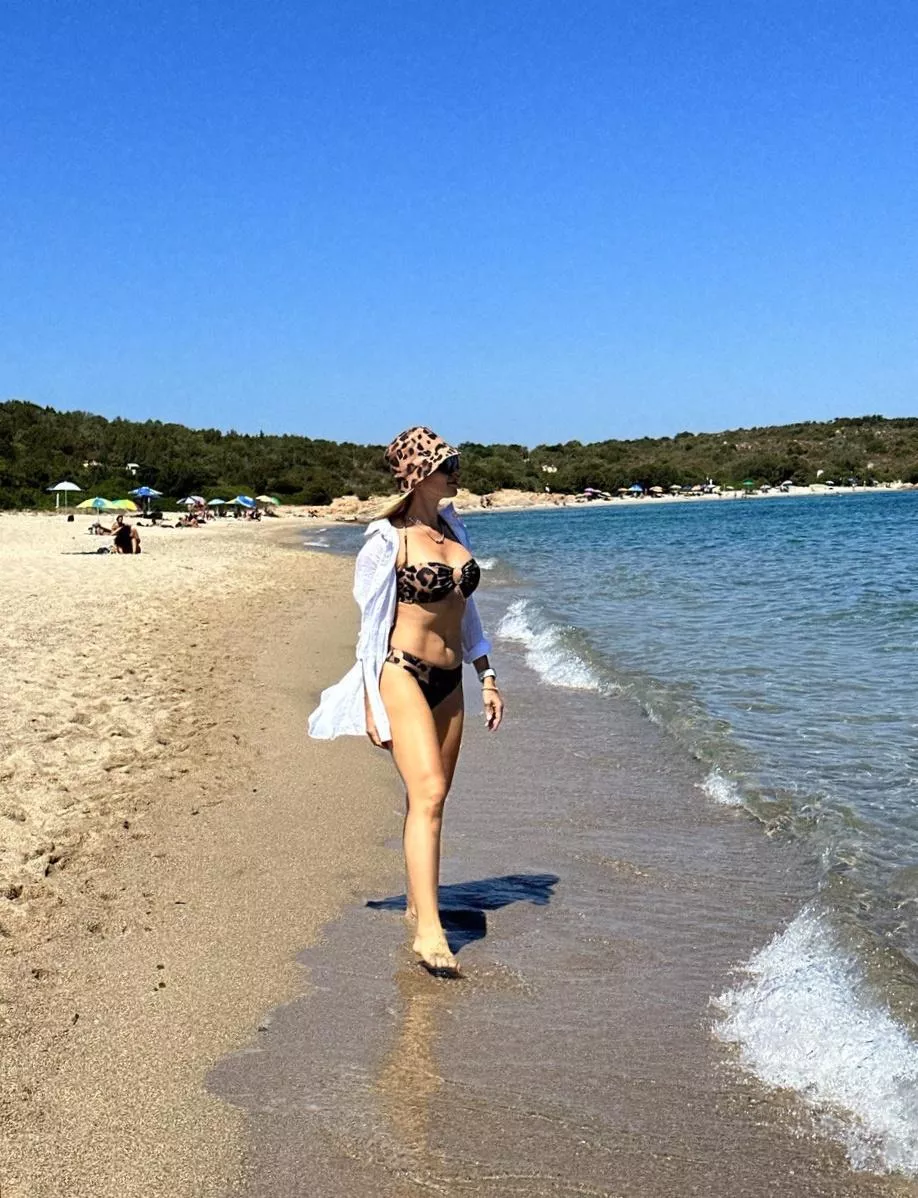 started my day early on the beach posted by _LUNA_angel