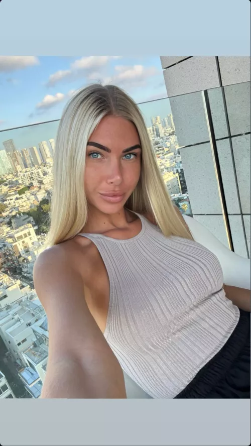 Stunning eyes 🌻  by L33v1