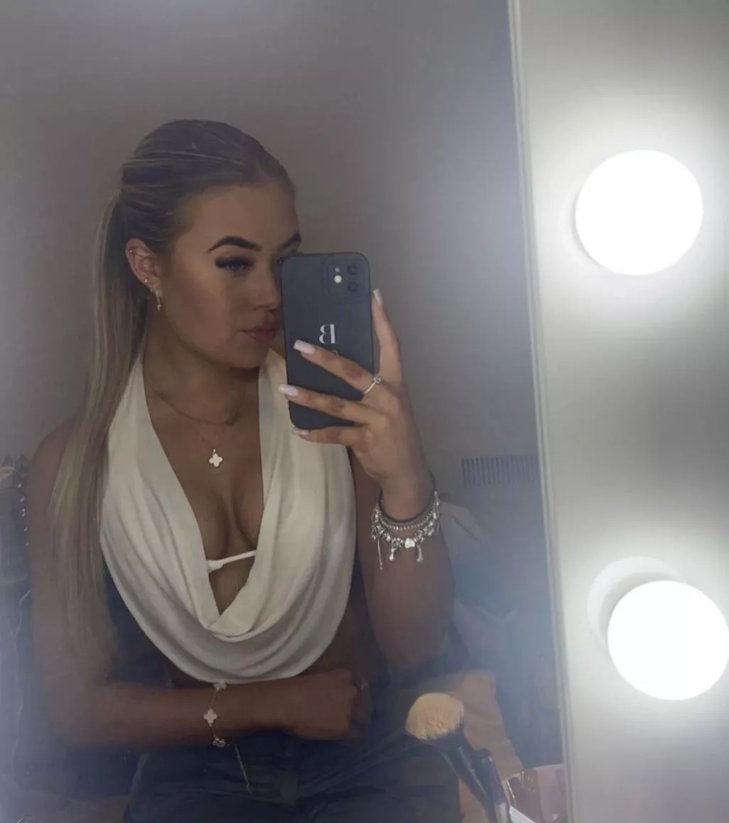 ur sexy blondie trophy posted by cherries_rain