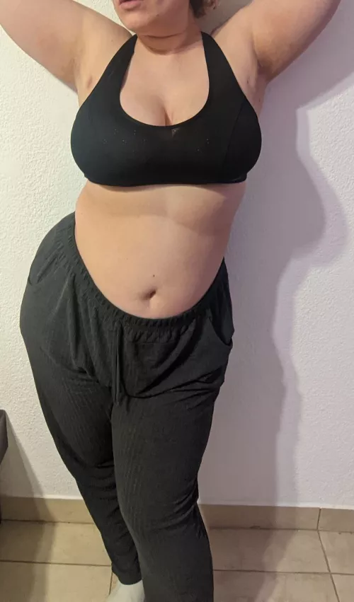 How about u explore this chubby navel by chiara_bunny