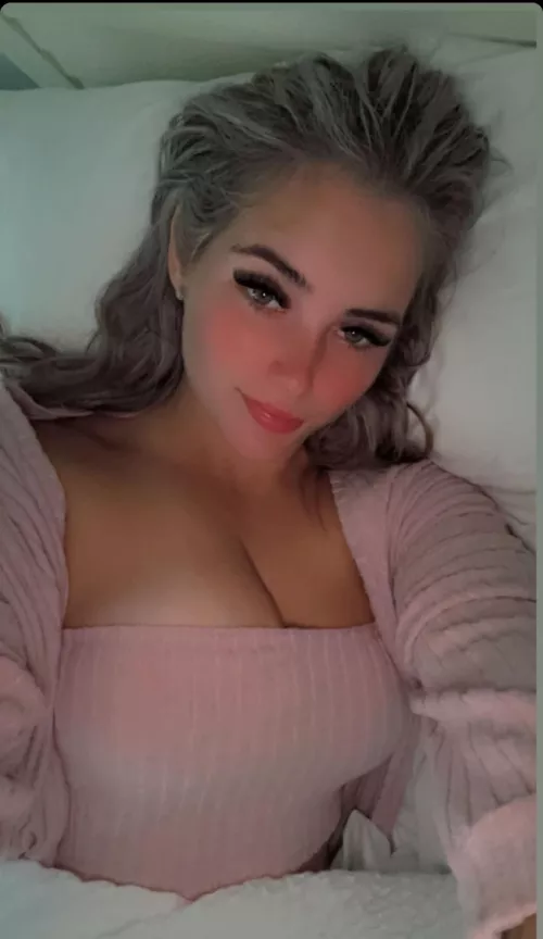 I wanna cuddle  by yourfavemom24