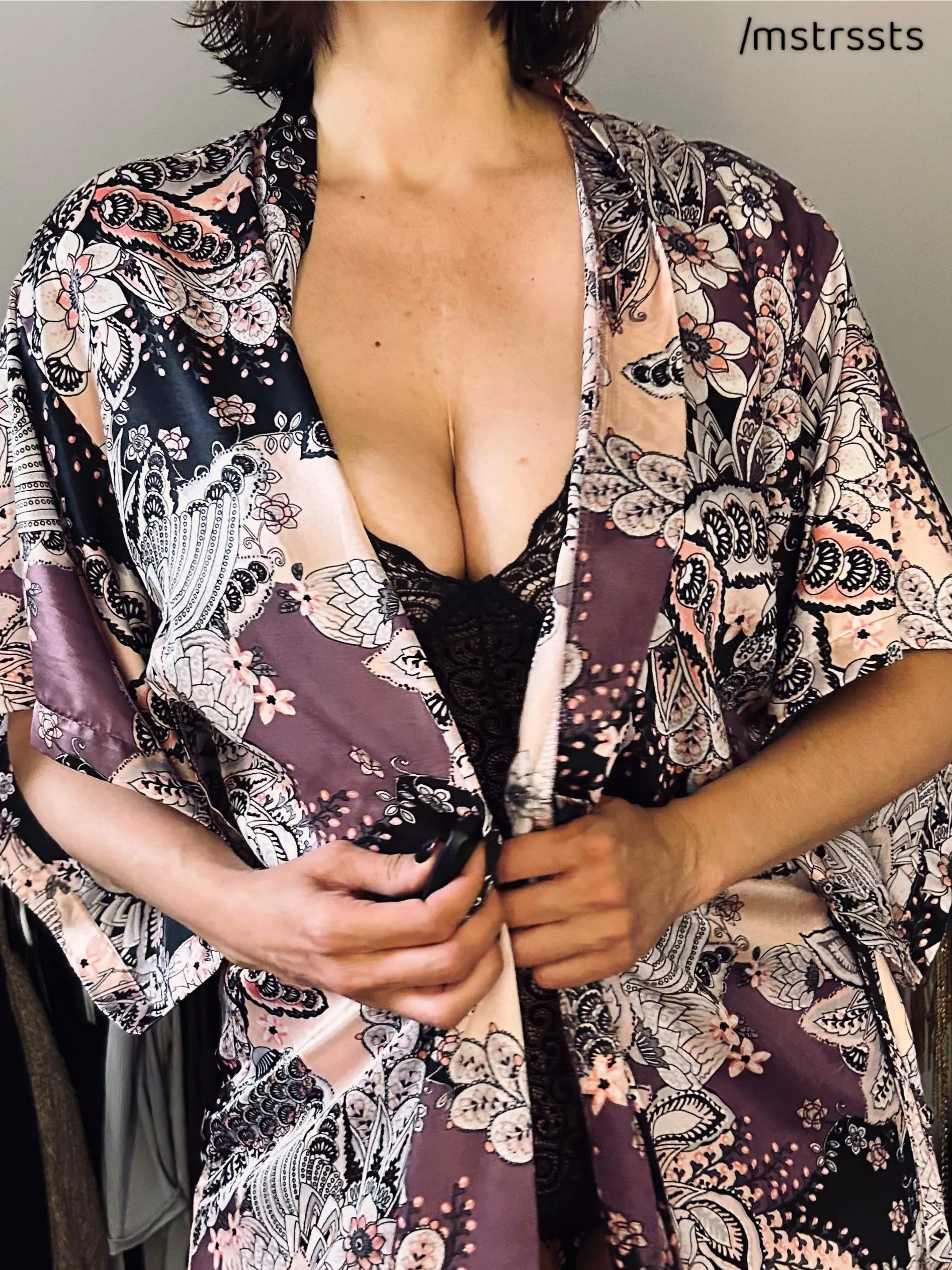 Just a peek posted by mstrssts