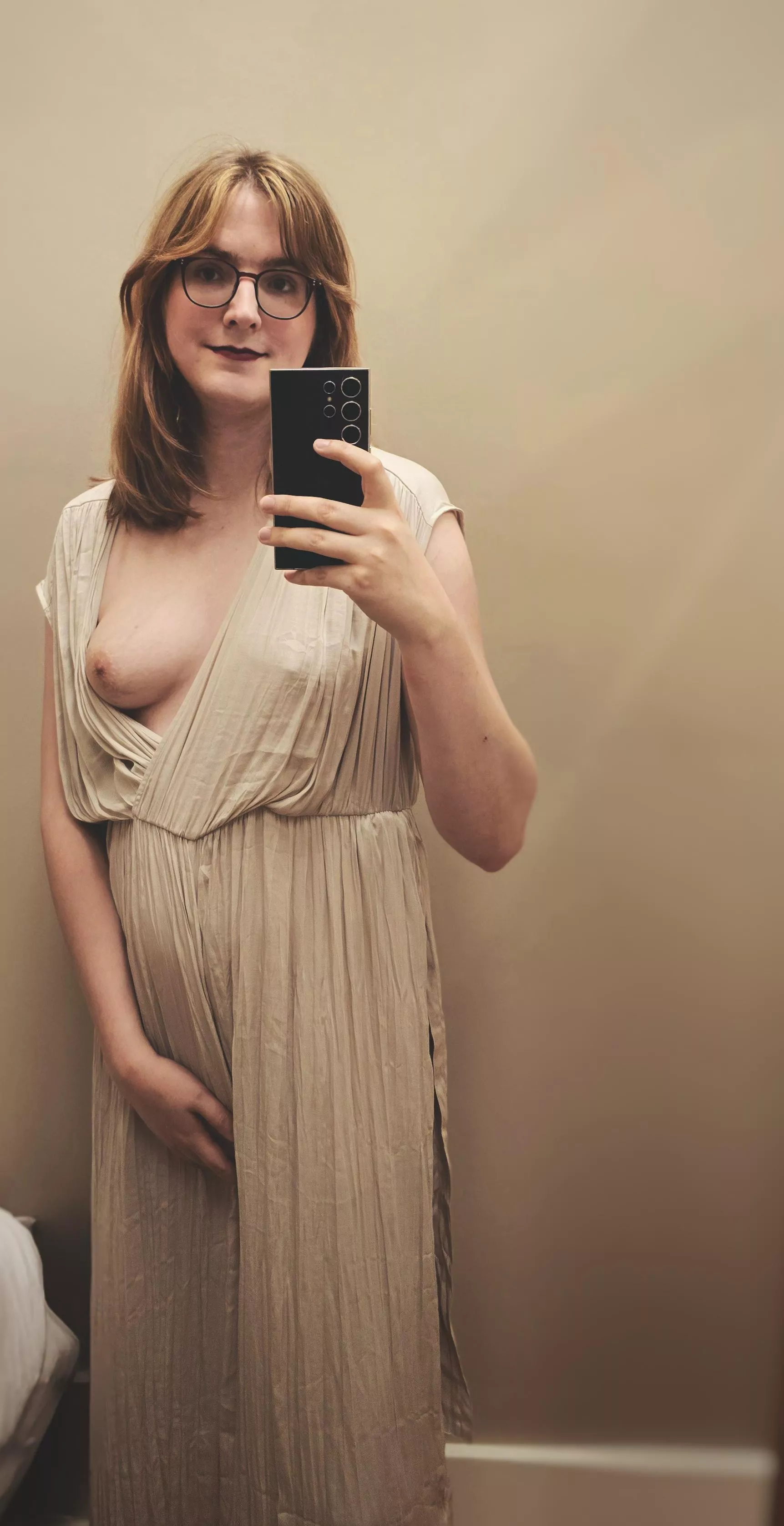 Just one boob, like a Greek statue posted by Eledhwens_Alt