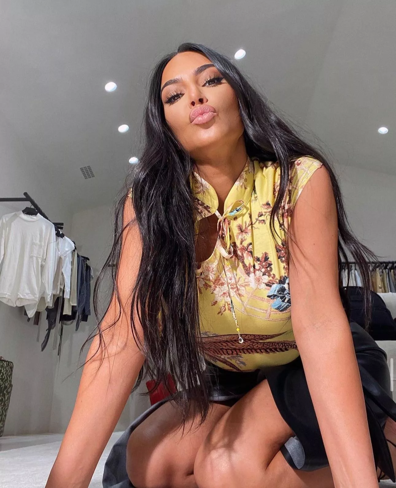 Kiss from Kim posted by Distance2030