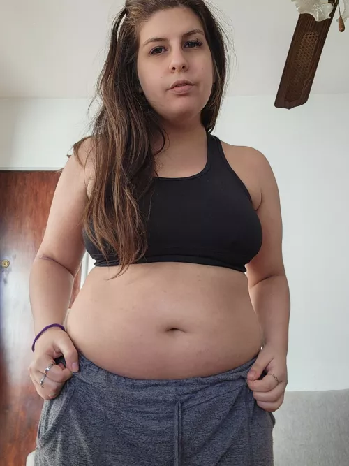 My bellybutton seems so nice here by abbysweet_