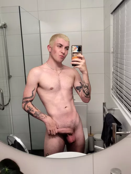 Anyone like showering together? 🚿 by Twinky_Twunky