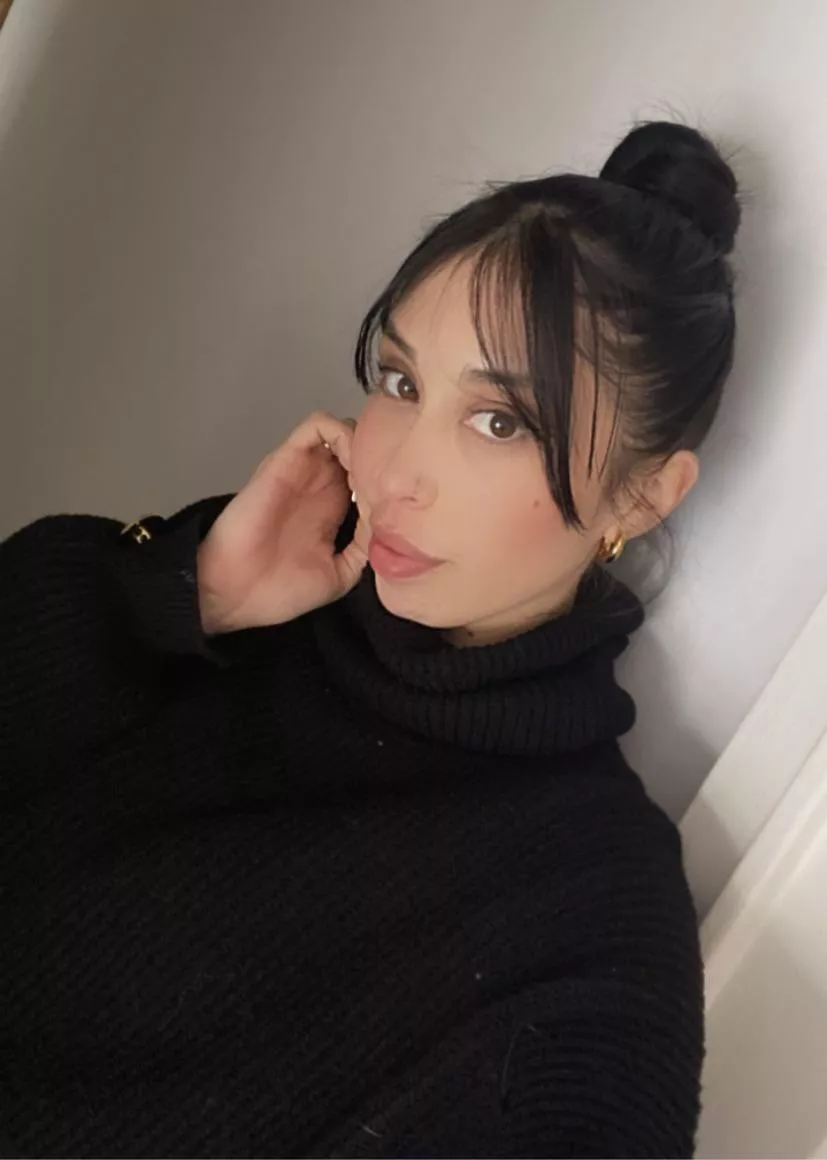 classic girl to go to work posted by Vainillagum