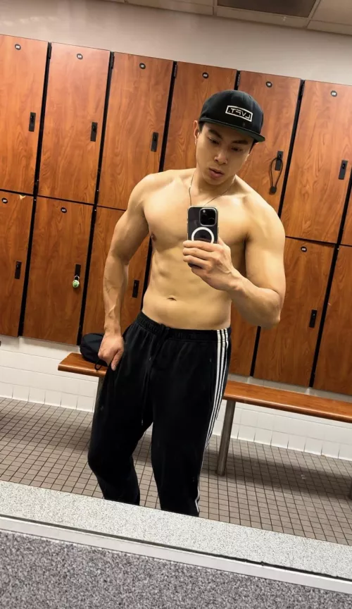 happy Sunday. Post workout pic😘 by UpperBodybuilder5