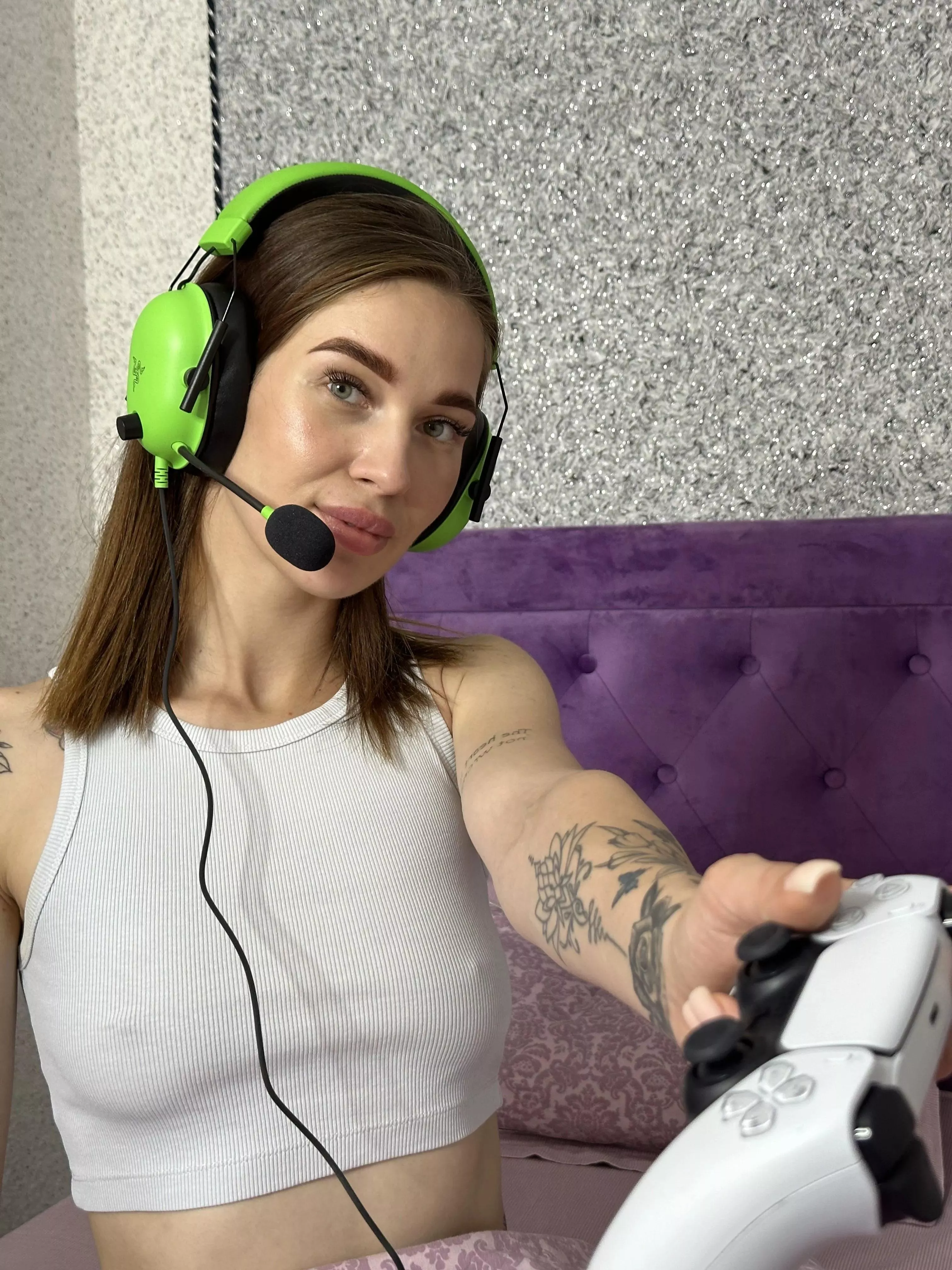 Let's play together posted by apple_only_