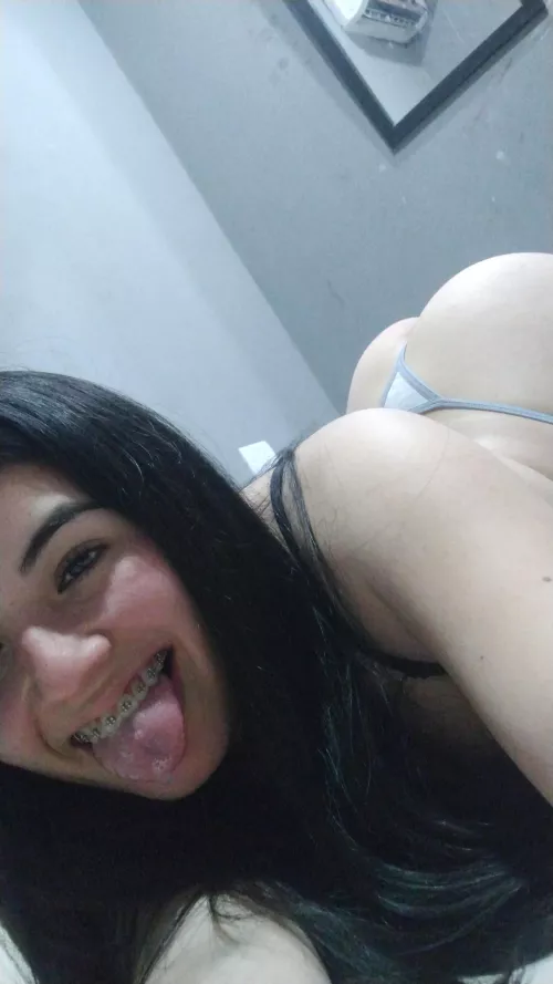 my braces with a little cum sorry by barbyantonela