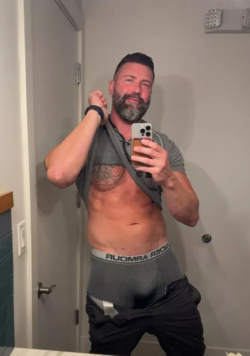 Quick work selfie to start your Monday 🤓 by Kum2daddy