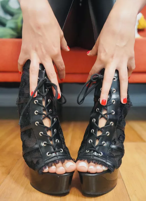 Red hot and ready to touch… guess where?  by dranavankirk