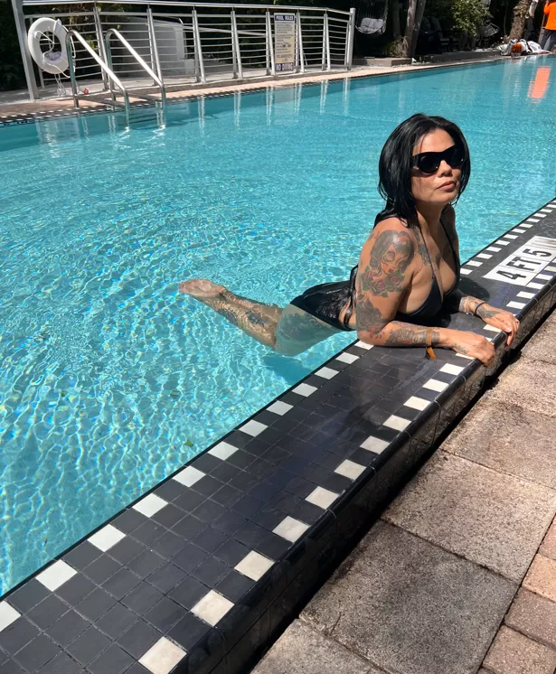 This is how I try to cheer you up posted by tattedtoez