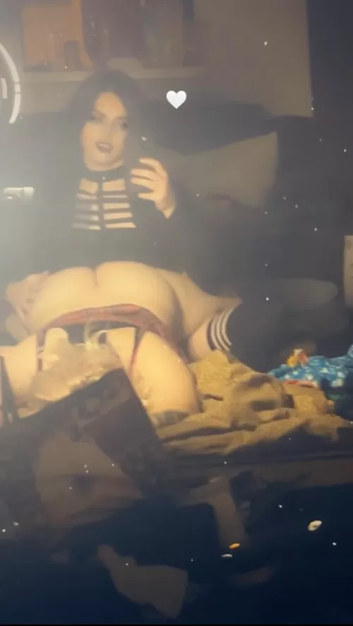 This is usually what ends up happening when pretty girls come over to dress up and take photos 🤭 by haileyluv_420