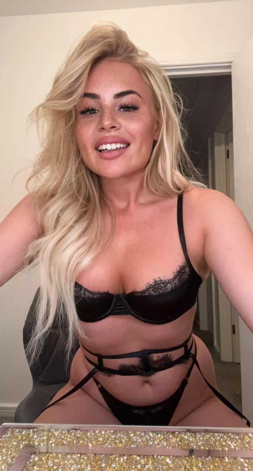 Would you do me without a condom or is it not worth the risk daddy?
 posted by HereUntilSunday