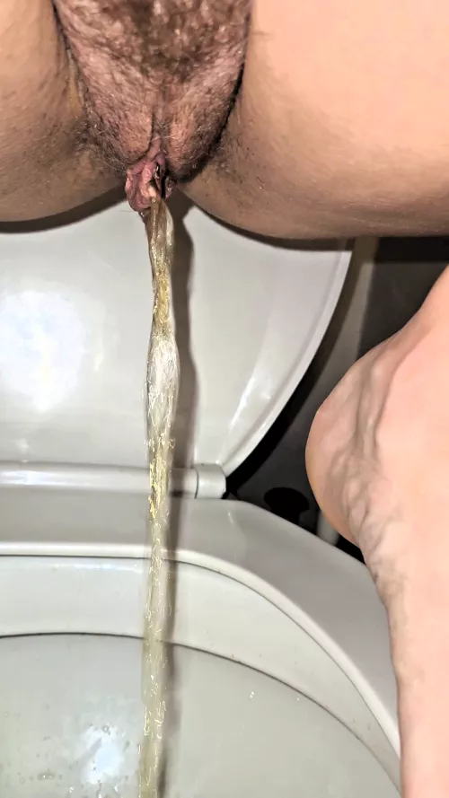 Check out my pee stream out of this big juicy pussy by Iamskylightlife