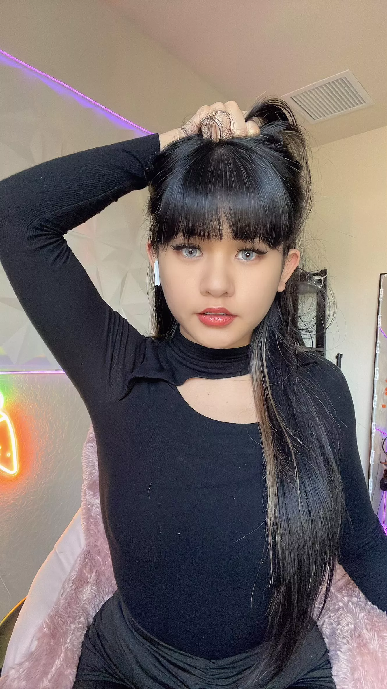 Don't get any on my hair mmkay? posted by BunniiiWaifu