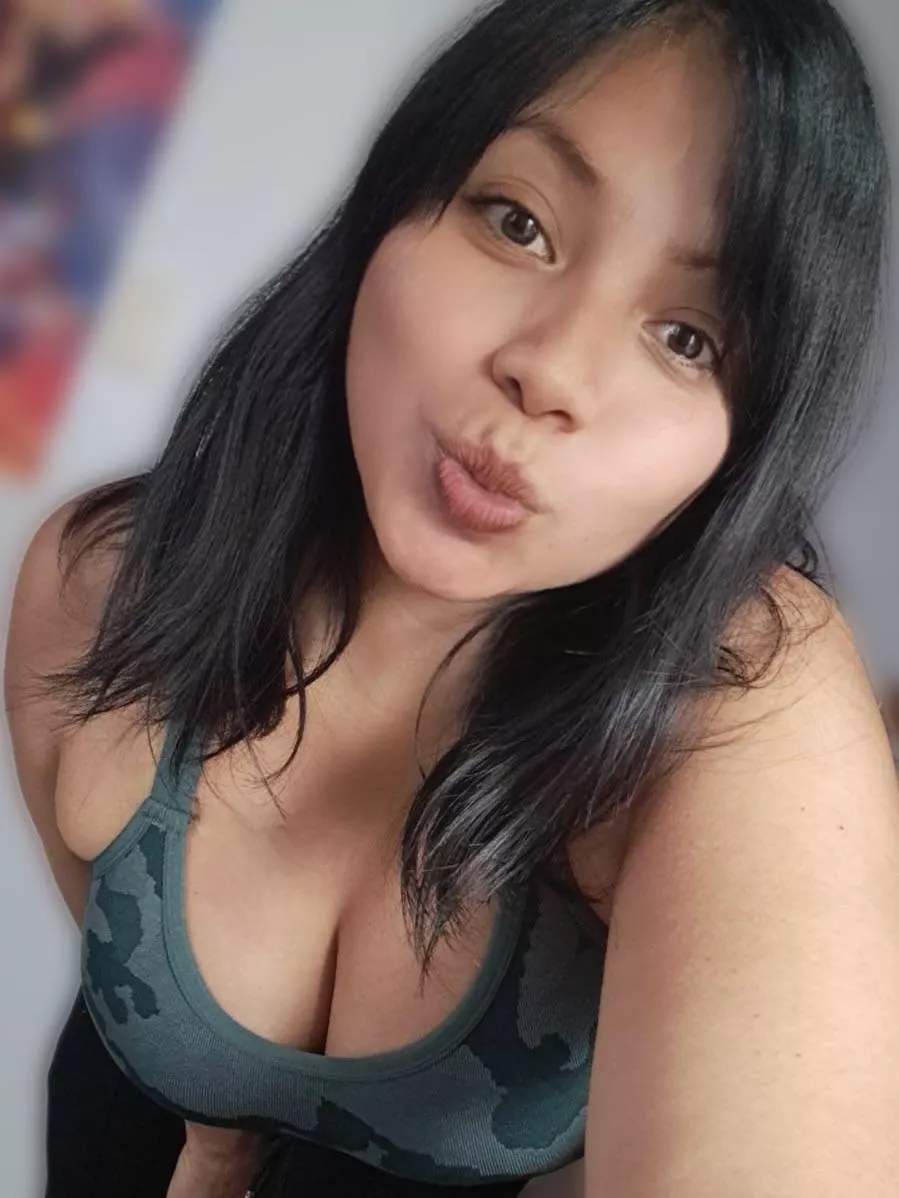 (F) here, a kiss for good luck :) posted by SexyAzucena