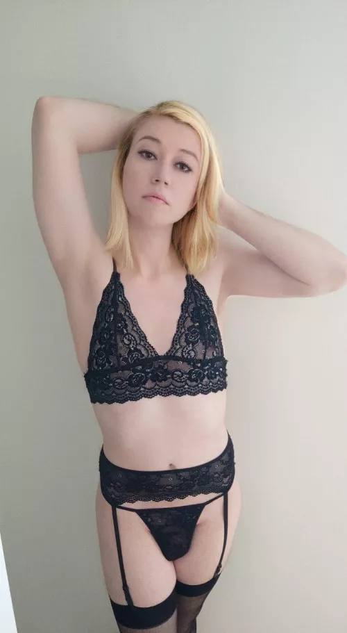 first time showing my face... would you push it into the pillow? by femboyrobynxo