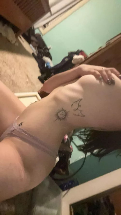 I think the side view of my ribs is sexy by CelenaDawn