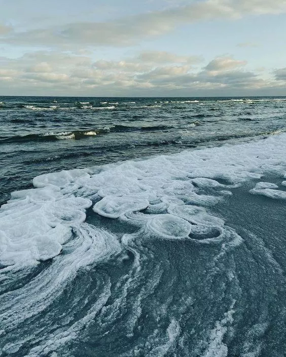 Ice waves in motion! posted by FlirtyFandangoFun