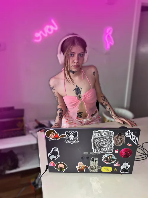 I'm blowing, why don't you play with me? Ready by Mari_Yummy