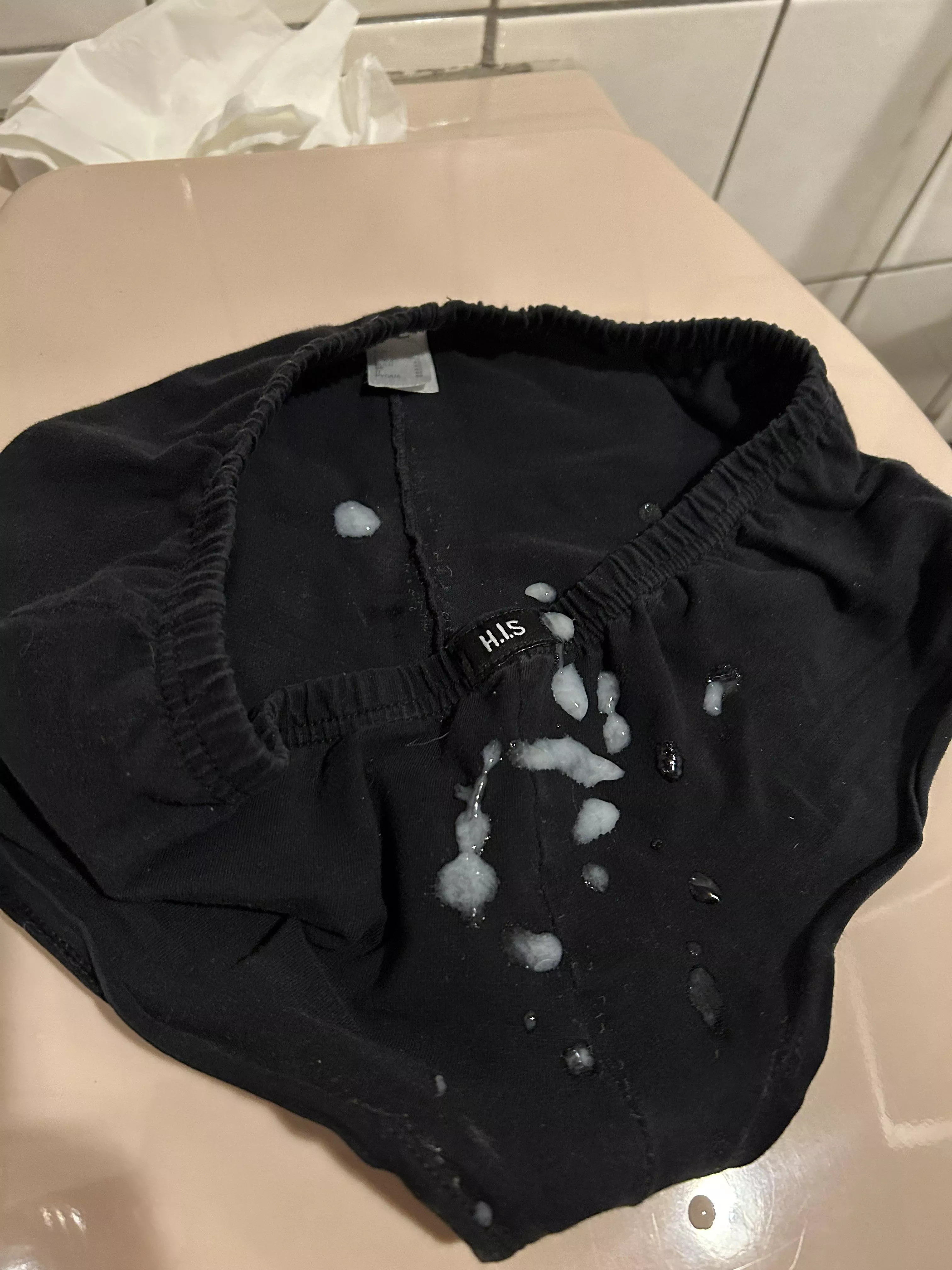 Love cumming in her dirty panties. posted by Kerosin1