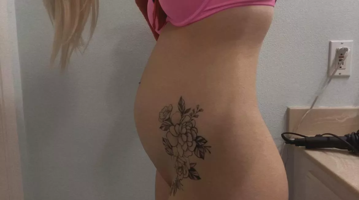 rate my petite pregnant belly ❤️👀 posted by scorpioprin