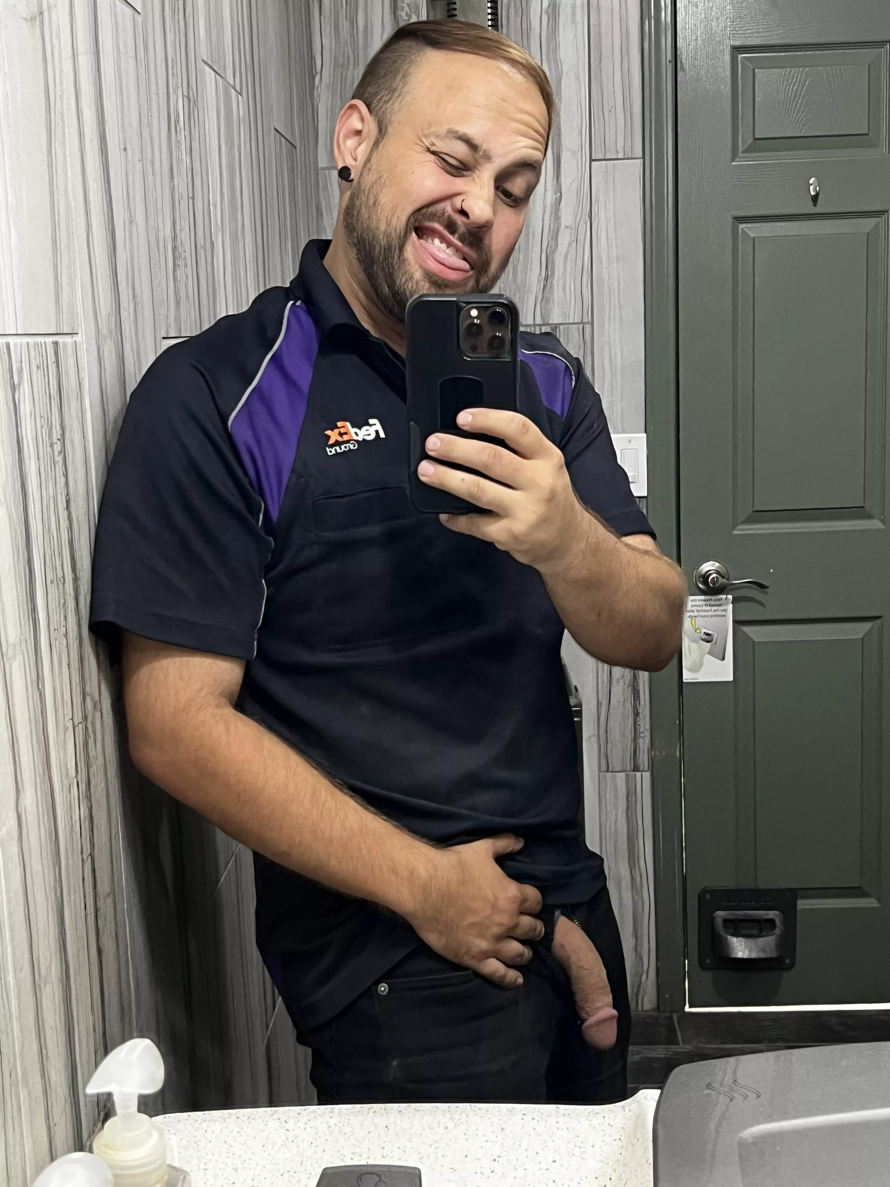 Snuck a quick pic at work posted by 3966