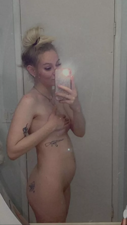 young, petite and pregnant 💦🍑 by scorpioprin