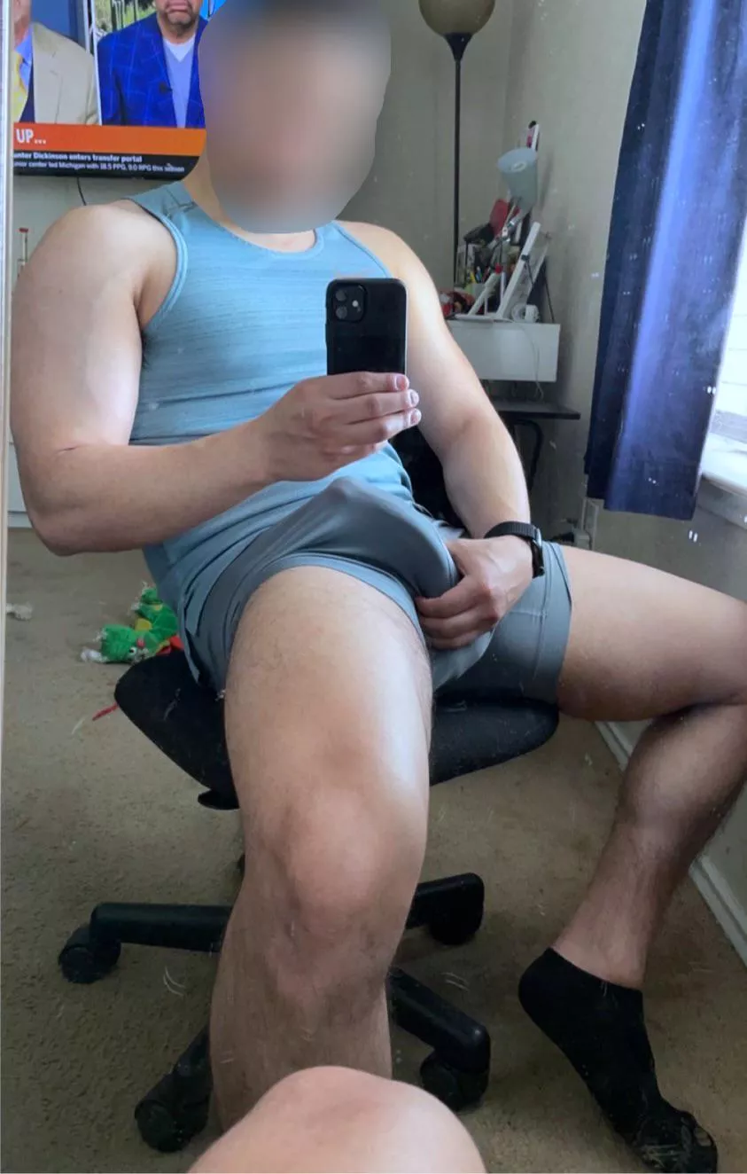 26M DMs open. Slide in the DMs and ask for the snap. Might even show face posted by j001210