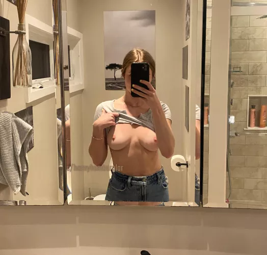 Always taking nudes in other people’s bathrooms 😅 by hornyhamburglar