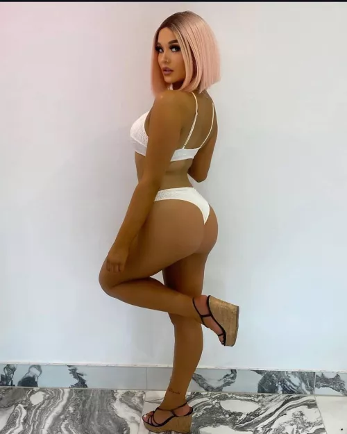 Beautiful body by ArianaGrandeLover6