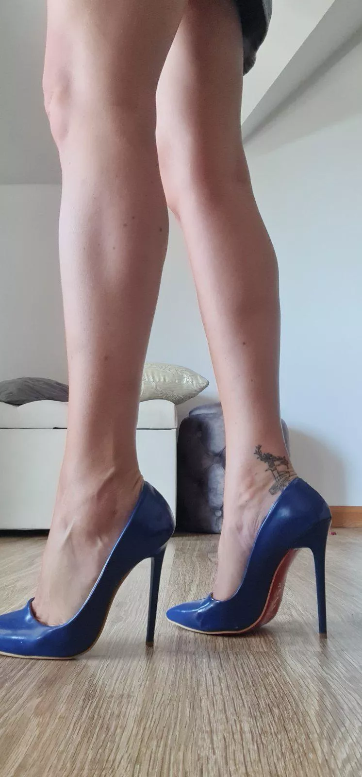 Blue posted by catsweethot