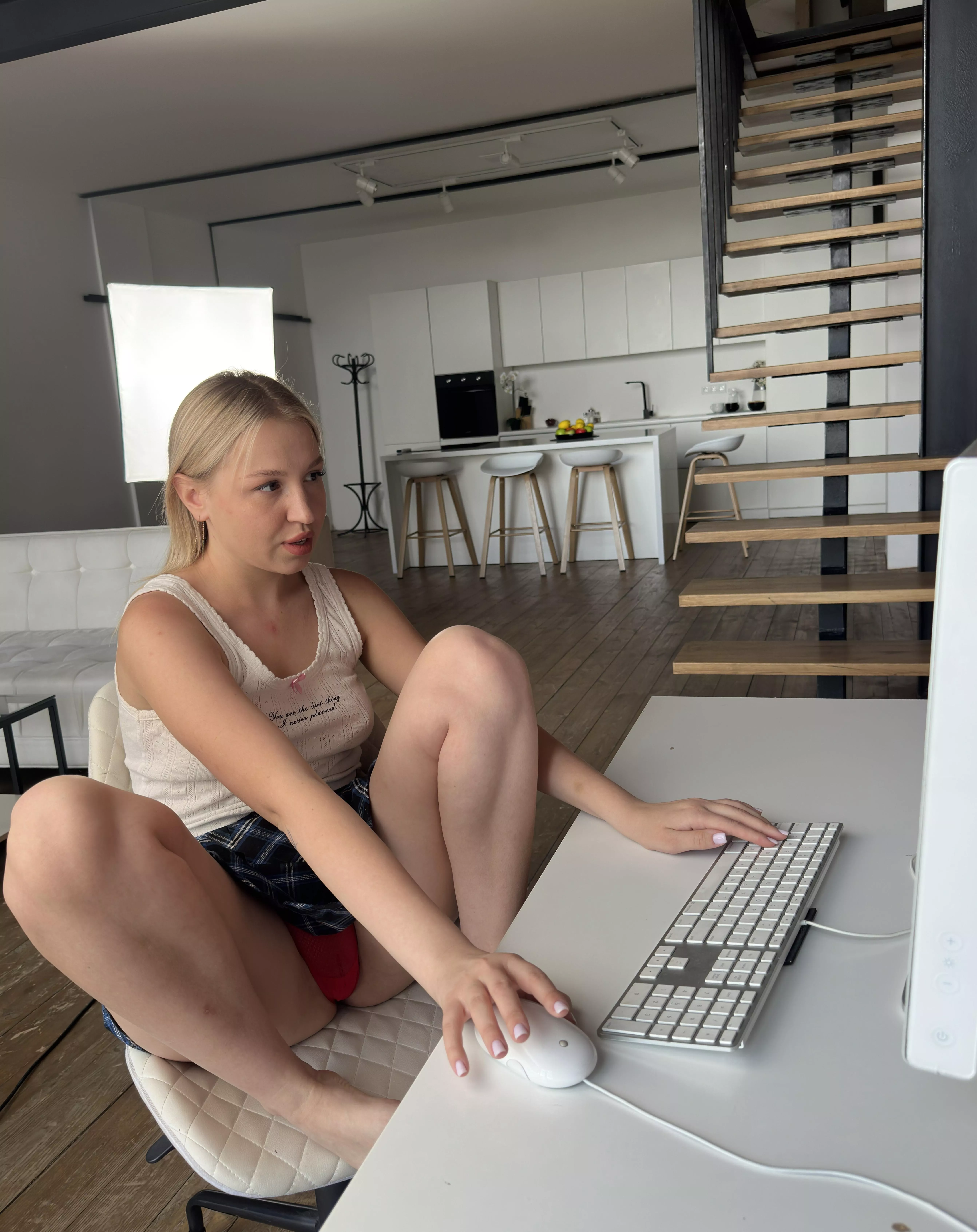 come, I'll show you my intimate photos posted by Secretjuliet