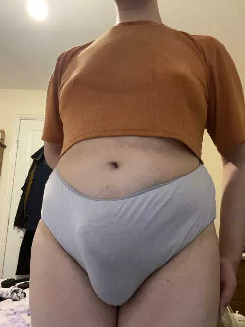 Do you like my cute bulge? by hefty_hoe