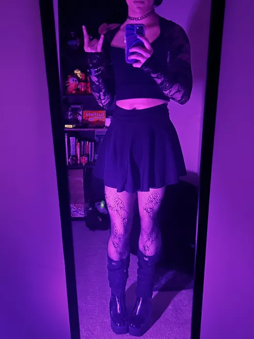 Goth boy is best boy ✨🖤 by FRAN0_2077