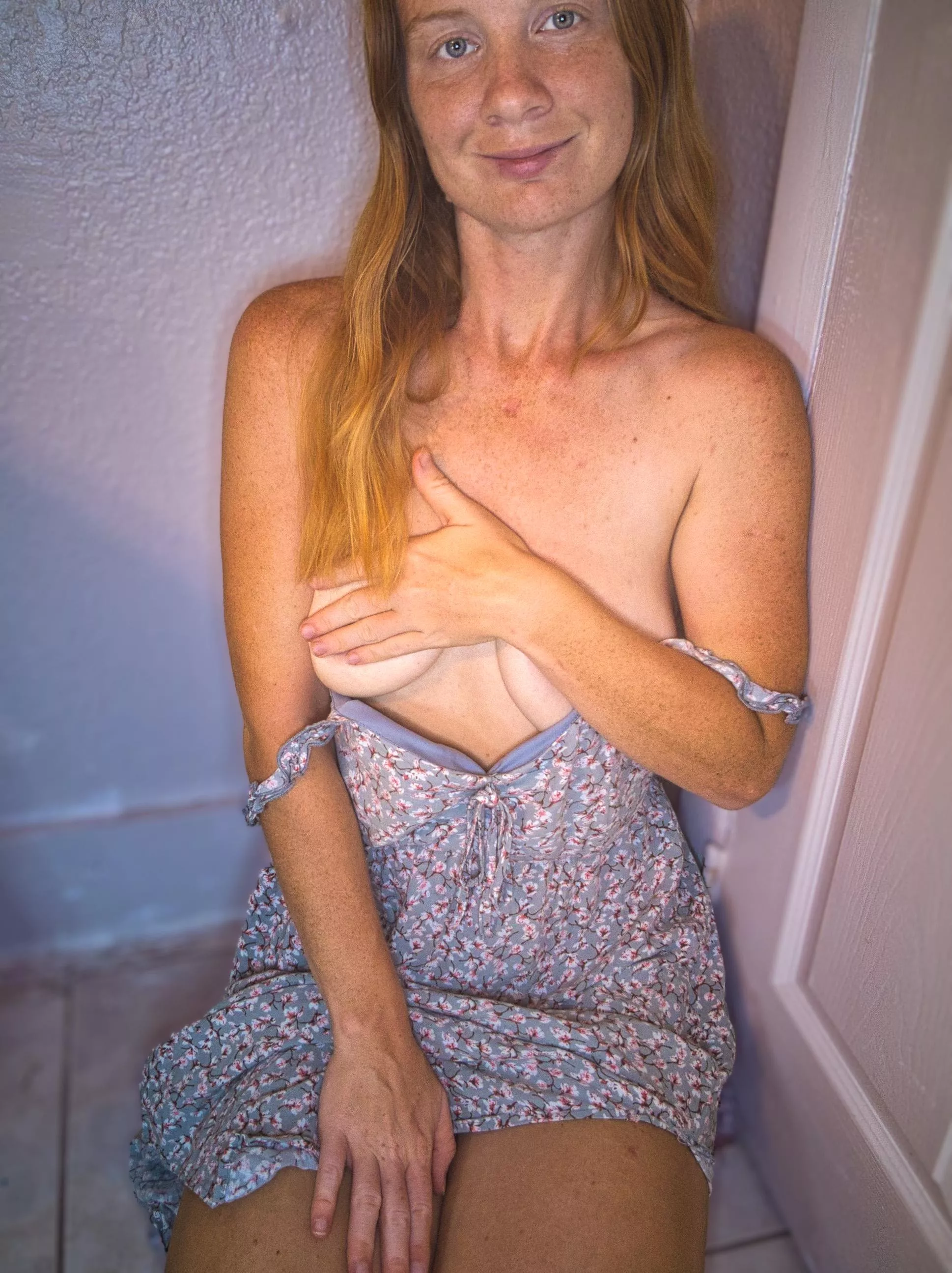 How do you imagine our first kiss?💏 posted by Redlilyrose