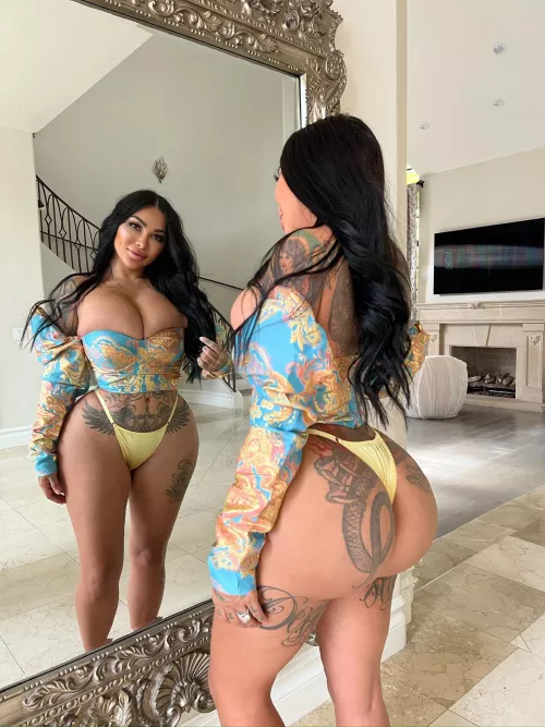 I got the juiciest booty for you. by Alternative-Ice5379