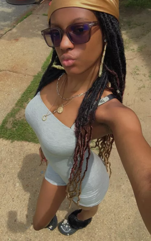 I love being in the sun by goddessrierie