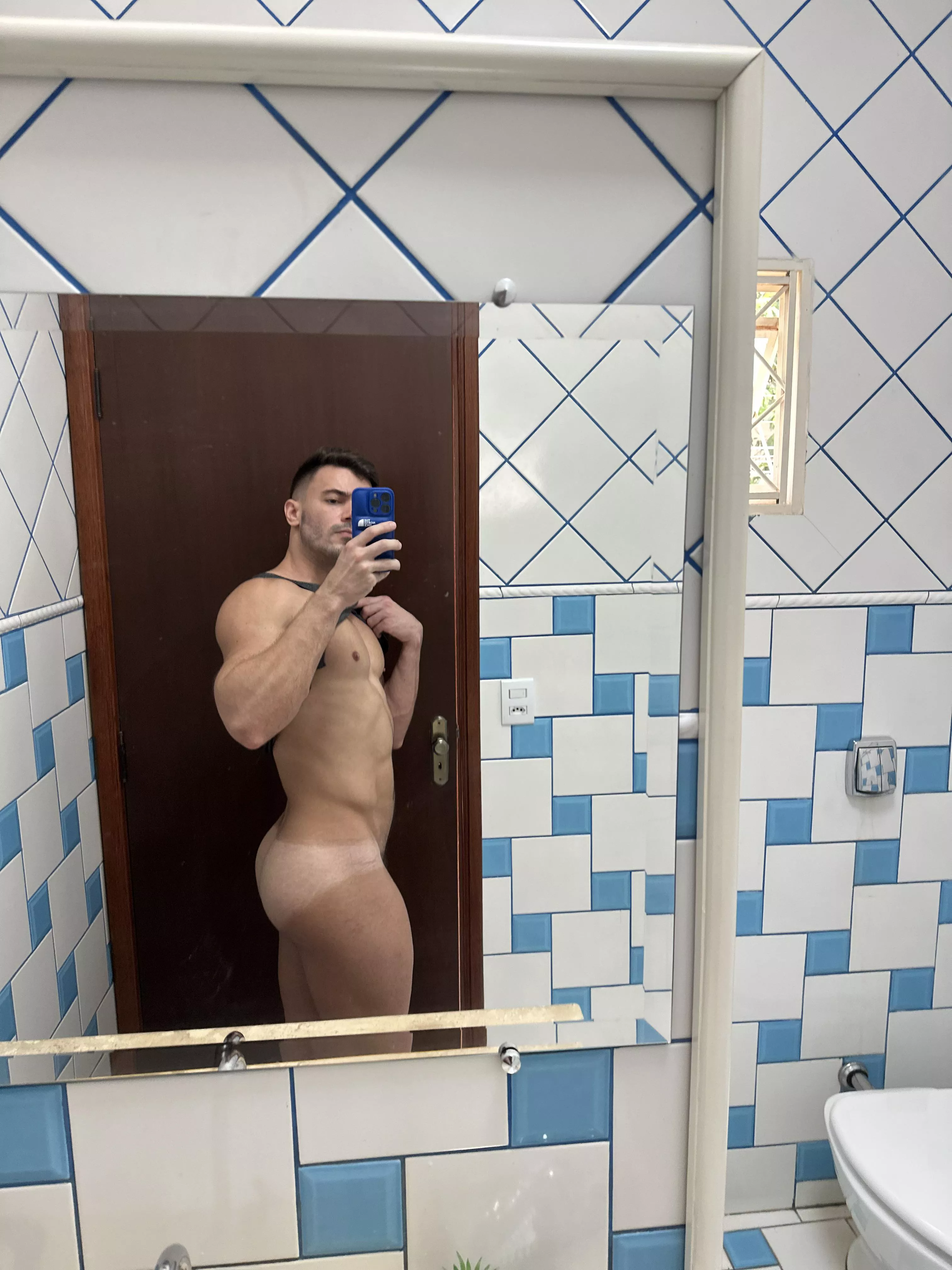 Join me in this way from the mirror to the shower posted by italofassin