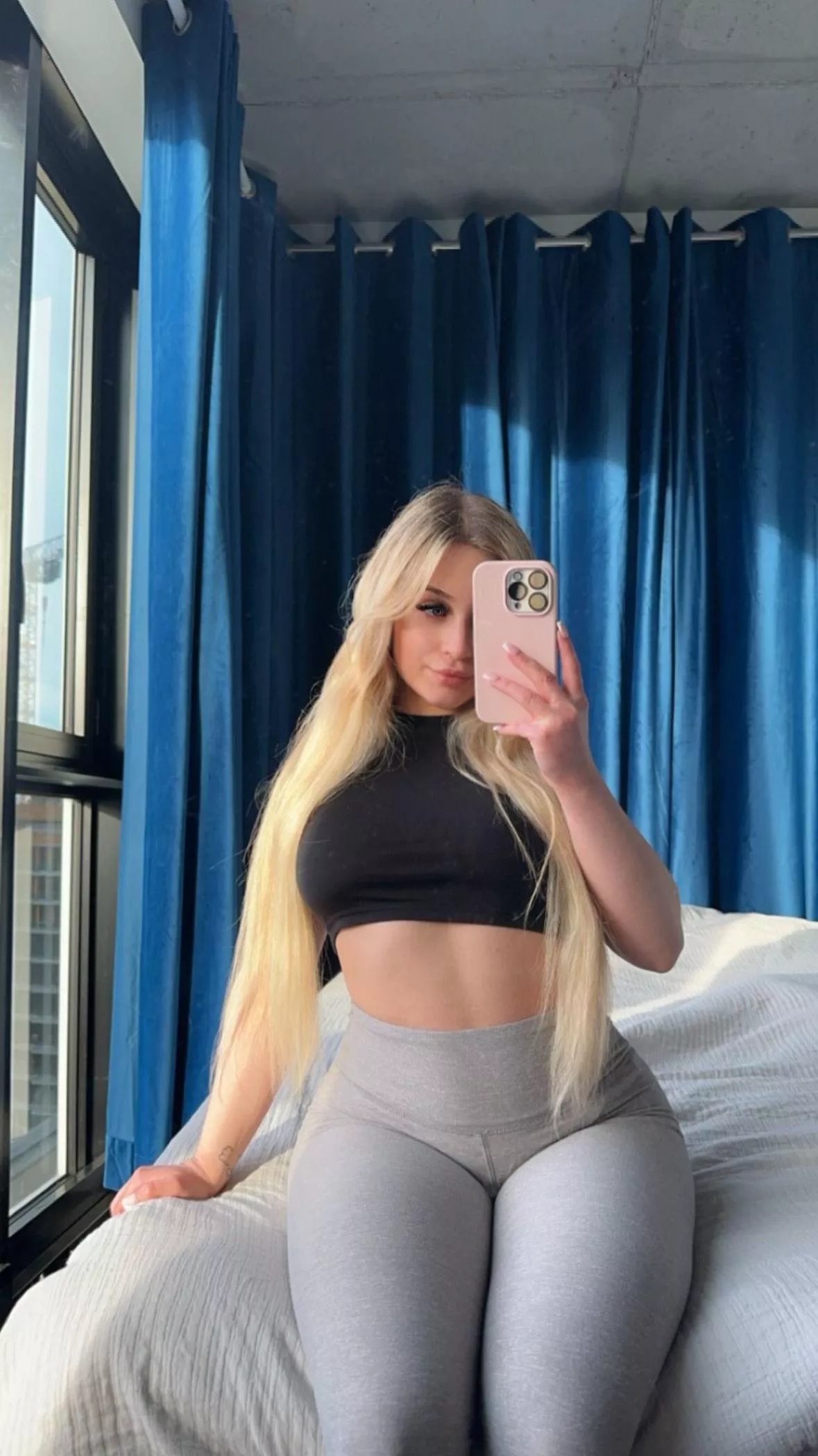 Mirror selfie posted by envyluna_