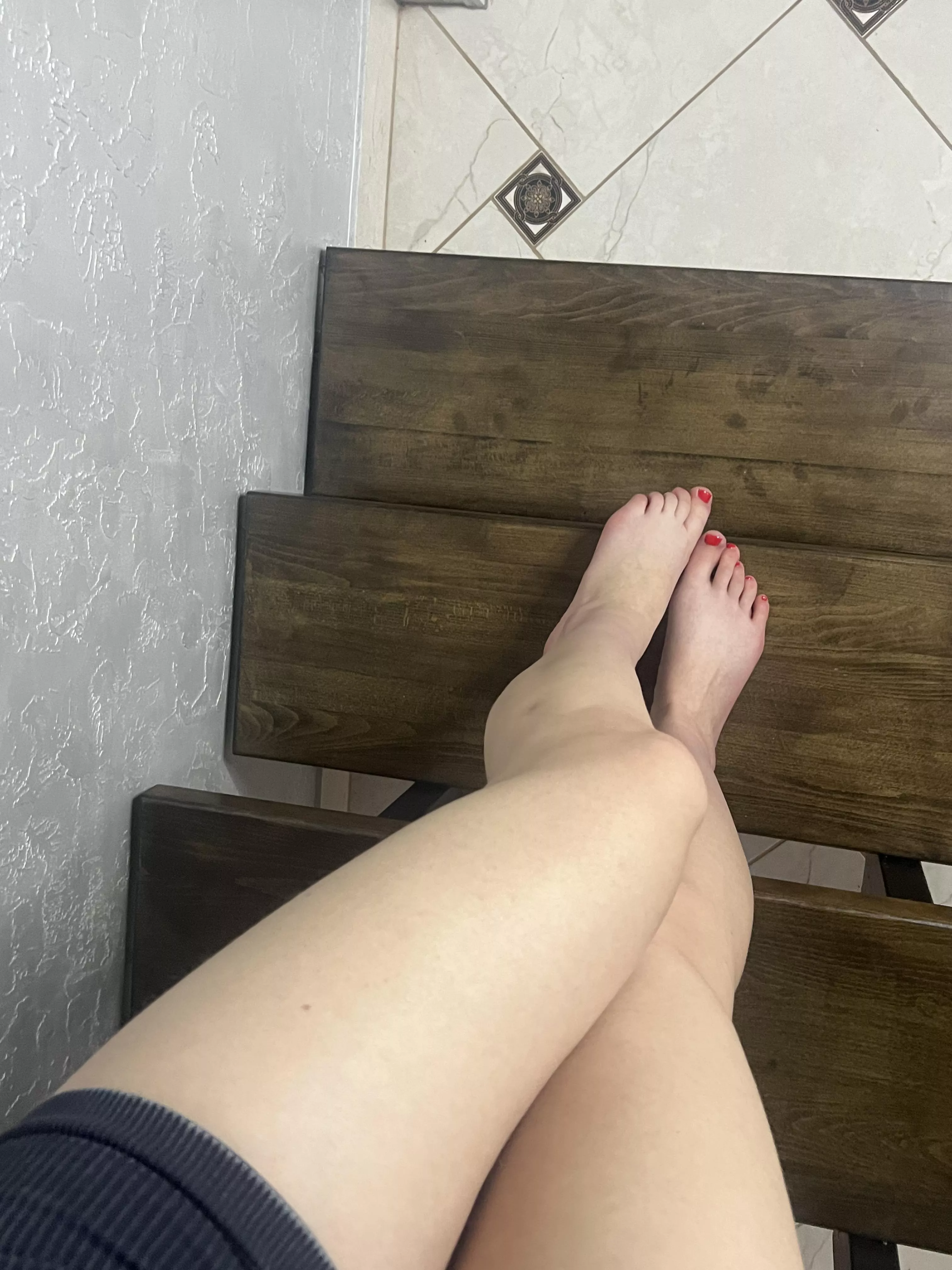My 18 year old legs posted by Babinhoe